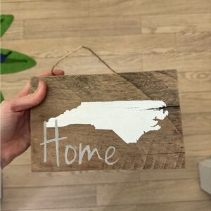 Rustic Home Wall Decor with North Carolina State Design